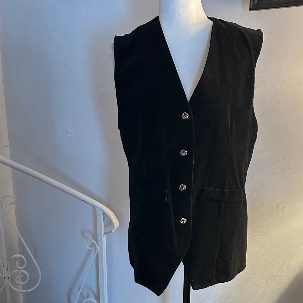 Black Sleeveless Women's Vest